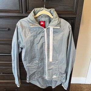 Nike Women’s Light Gray Windbreaker. High Low Design